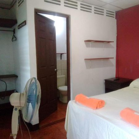 Hostal El Jardin Leon Exterior photo