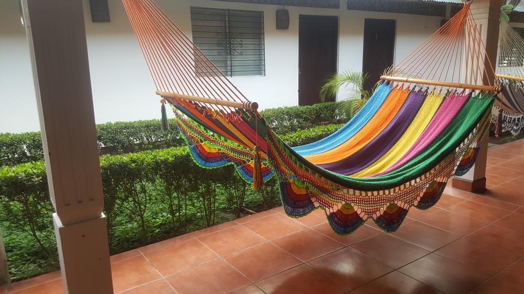 Hostal El Jardin Leon Exterior photo